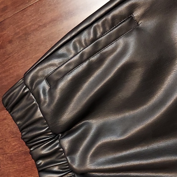 Christian Siriano New York Black Faux Leather Elastic Waist Dress Shorts Size S - Picture 5 of 7